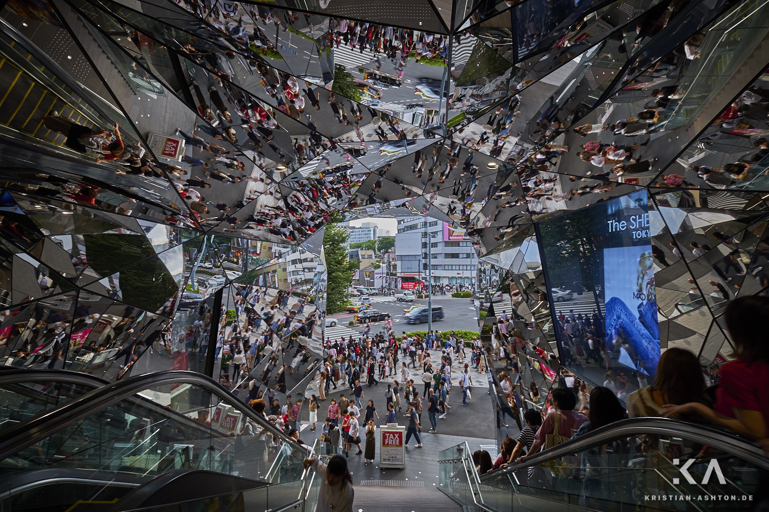 The Tokyu Plaza Omotesando with its extraordinary entrance