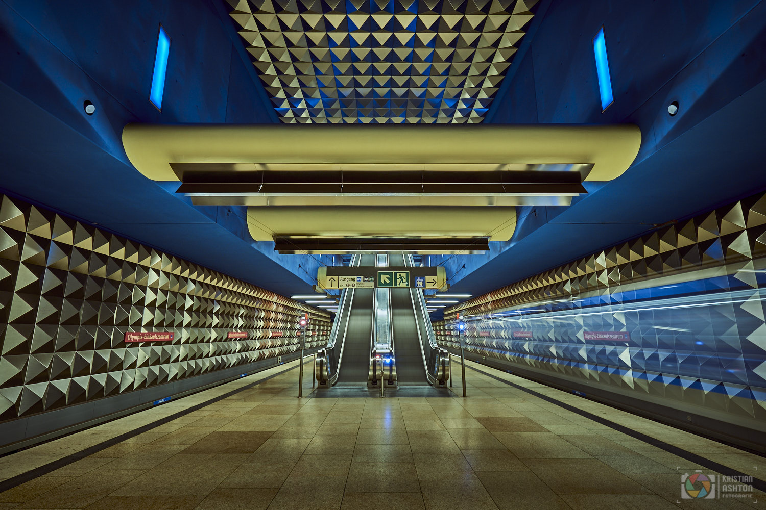 Underground station Olympia-Einkaufszentrum (Olympia Shopping Centre)